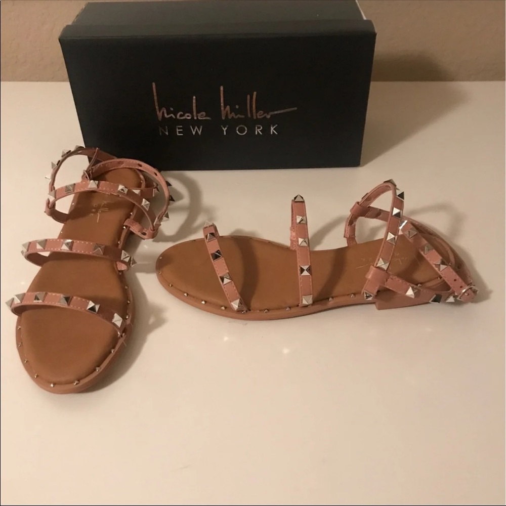 Sold!Nicole Miller gladiator Sandals flat studded color blush tanny Nm size 8NWB